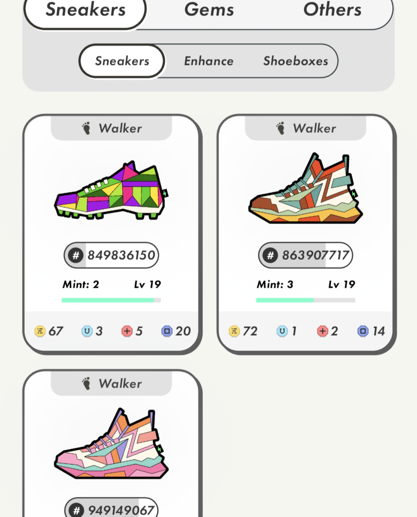 STEPNで購入したNFTスニーカー3足の画面（Walkerタイプ・レベル19・ステータス表示）